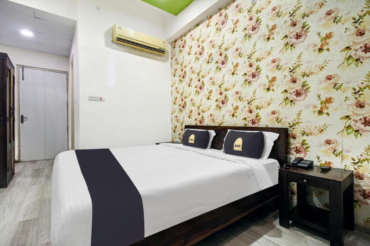 Townhouse Oak 46940 Hotel Vrindavan Sultanpur  Экстерьер фото